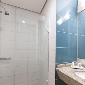 Habitación Estándar con 2 Camas Individuales
